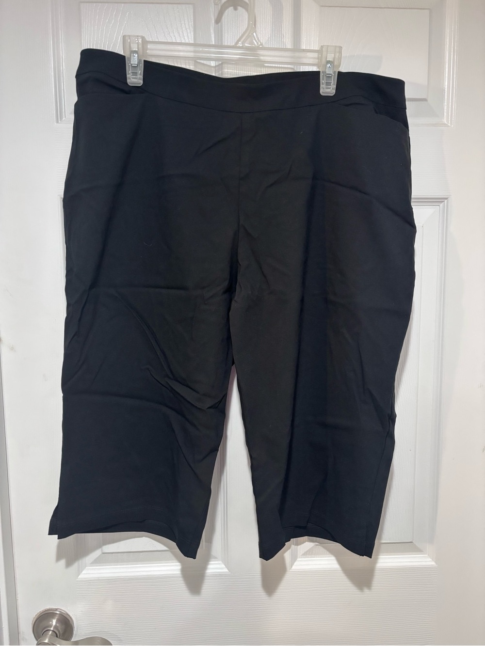 SUSAN GRAVER Black Dress Capri Pants